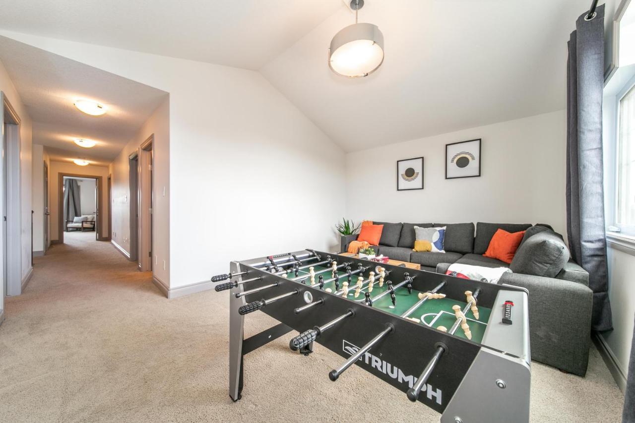 Lakeview Luxury Home - Double Garage Parking - Foosball Table - King Beds - Fast Wi-Fi -Free Netflix Edmonton Exterior foto